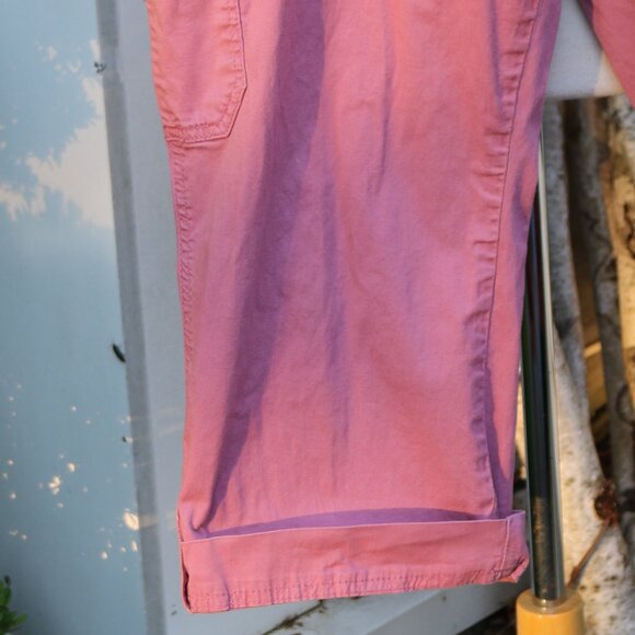 LEE Mauve Relaxed Fit Mid Rise Stretch Cotton Cropped Cargo Roll Tab Hem Pants - Picture 3 of 7